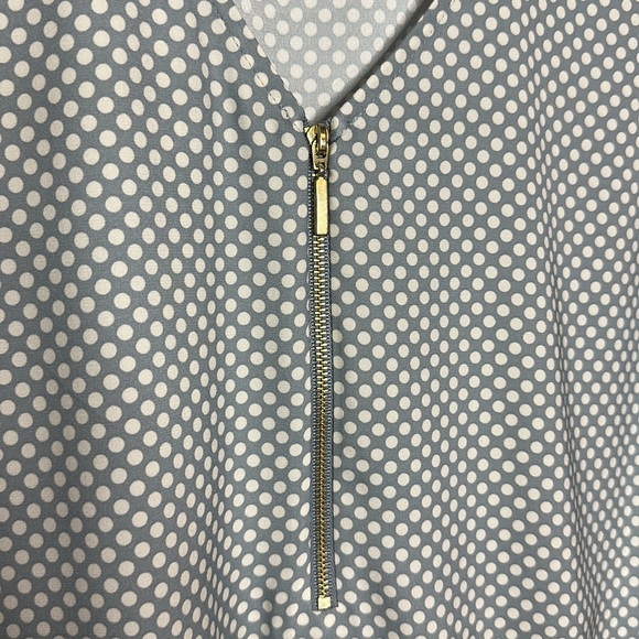 Express Zip-Up Short Sleeve Blouse - Picture 3 of 5